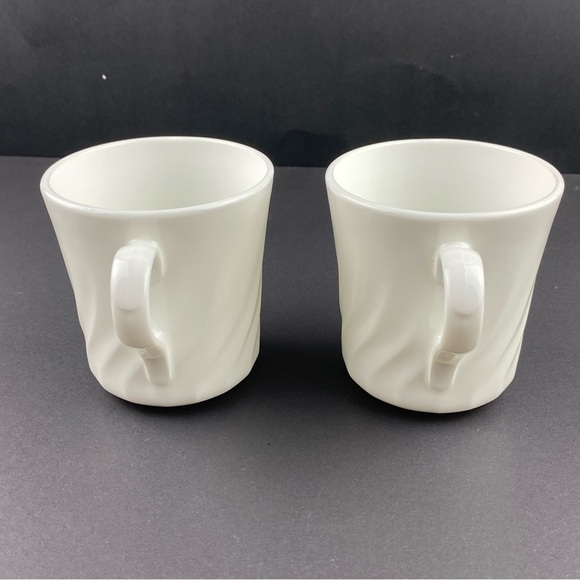 Vintage Corning Mugs Set of 2 8oz Cups White Swirl Pattern Microwave Safe - Picture 2 of 6